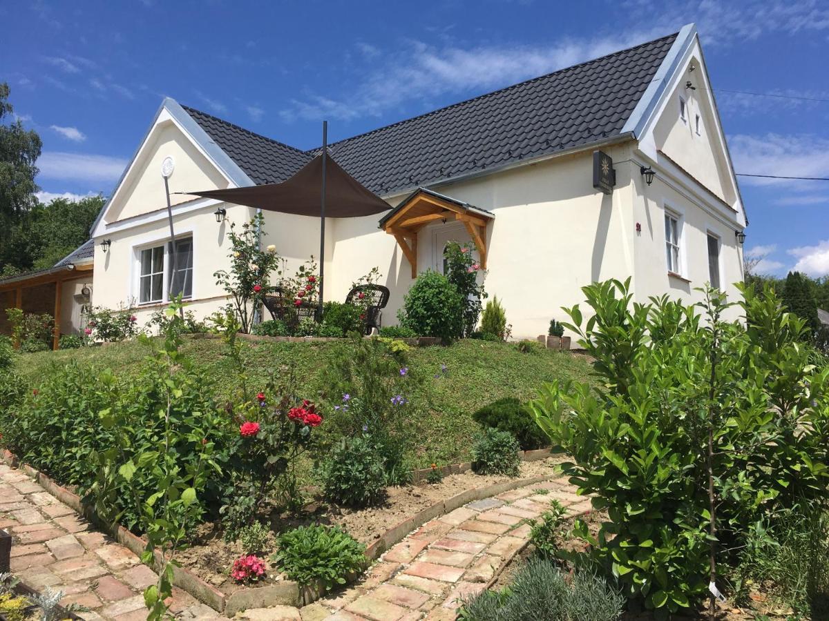 Jókai Vendégház Homokkomárom Esterno foto